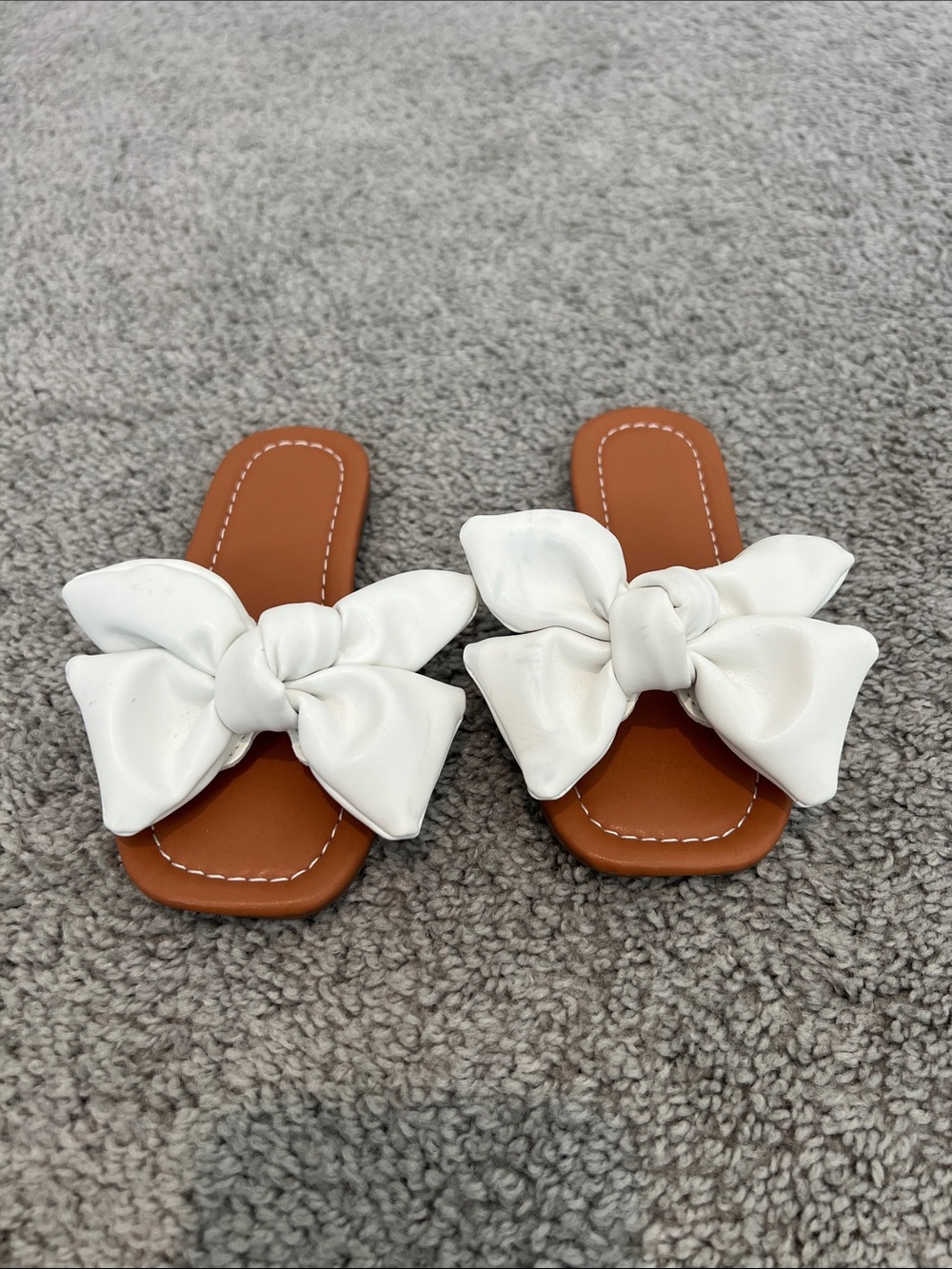 Zara White Bow Tan Footbed Girls Slide Sandals